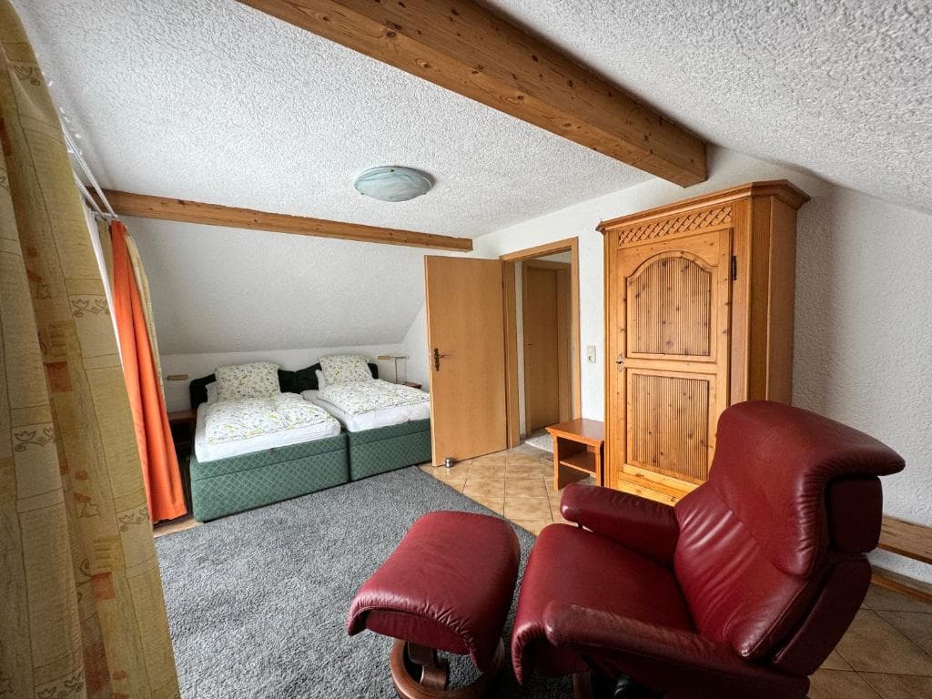 Schlafzimmer 1